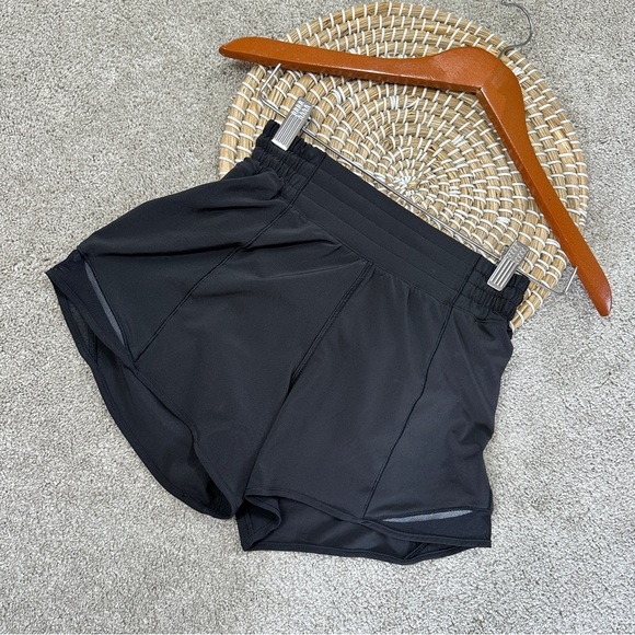 Lululemon Women’s Lululemon Hotty Hot Short High-Rise Long 4" in Black Size 2 - Picture 3 of 16